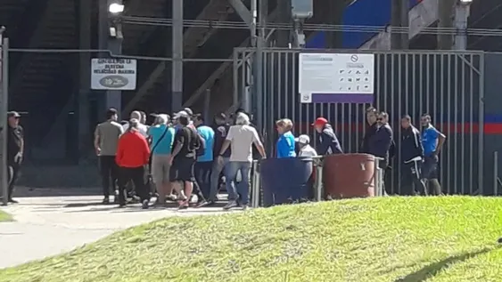 La barra brava de San Lorenzo presenció la práctica y “habló” con los jugadores