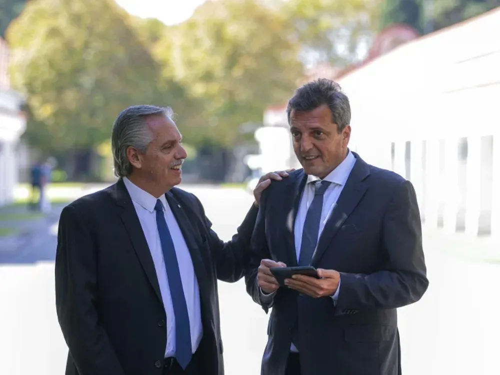 Endurecen el cepo a importaciones y suben las tasas para calmar al blue