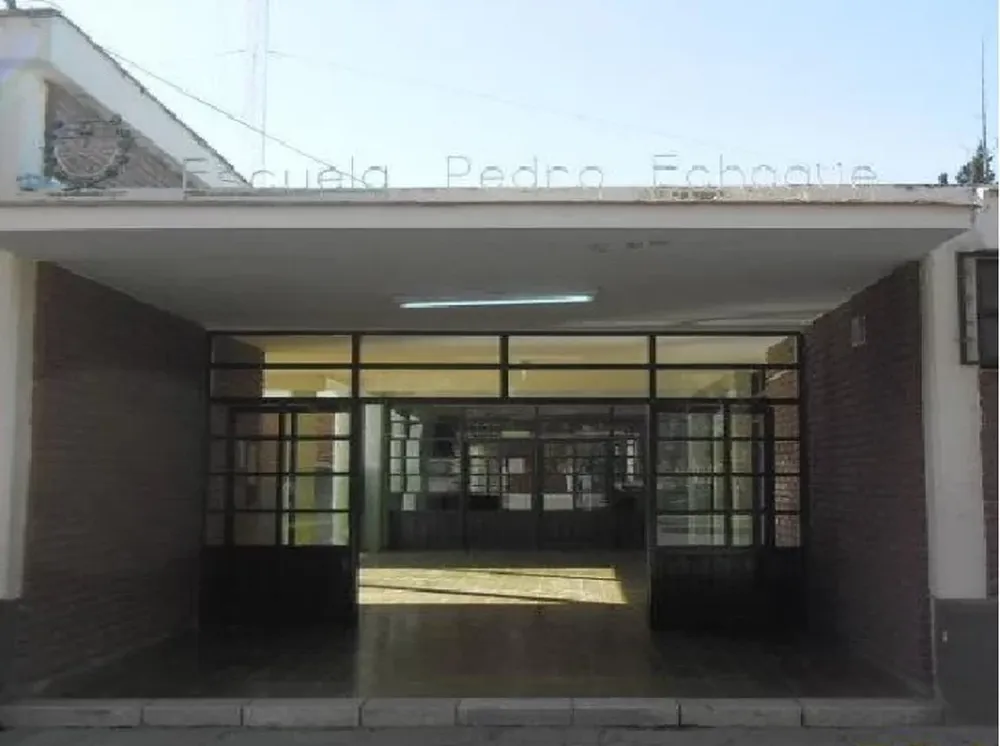 El edificio de la Escuela Pedro Echagüe tiene más de cien años, por lo que es uno de los establecimiento más antiguos de la provincia.