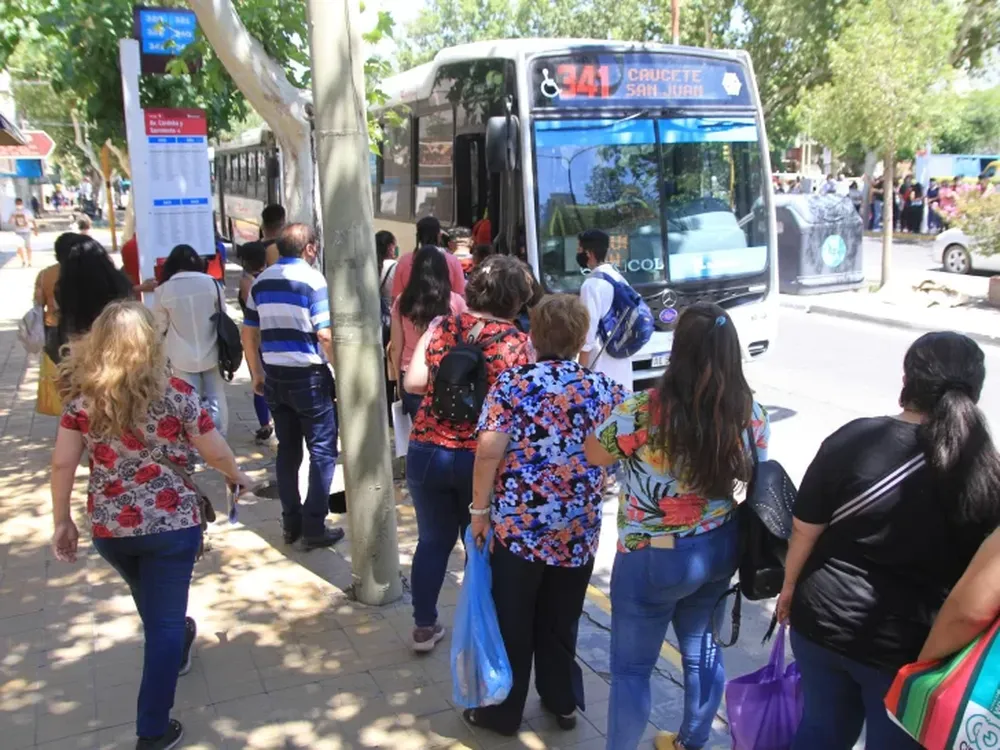 Anuncian un paro de colectivos para mañana: qué sucederá en San Juan