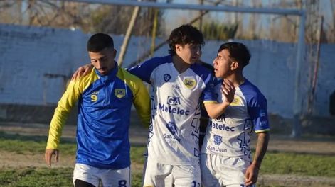 Líderes. Colón Junior recibirá a Carpintería en uno de los partidos más interesantes del sábado.