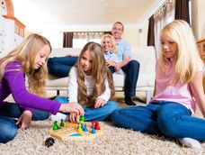 ¿por que regalar juegos de mesa? los beneficios no solo para el nino sino para familia y amigos