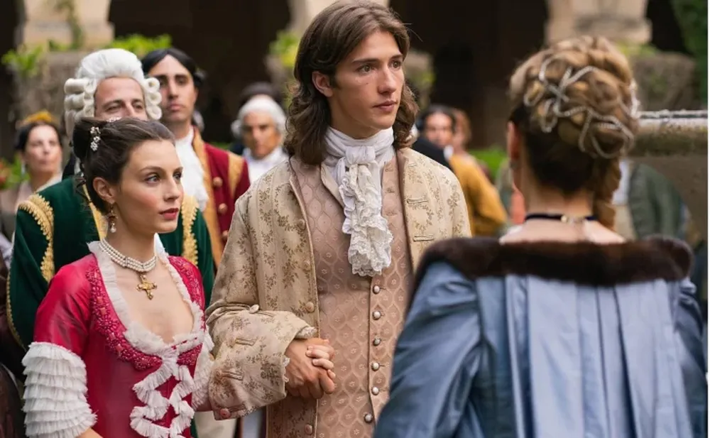 Uno de los actores de una exitosa serie de Netflix trabaja de mozo en San Clemente del Tuyú