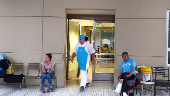Un instante de pánico por un ascensor del Hospital Rawson
