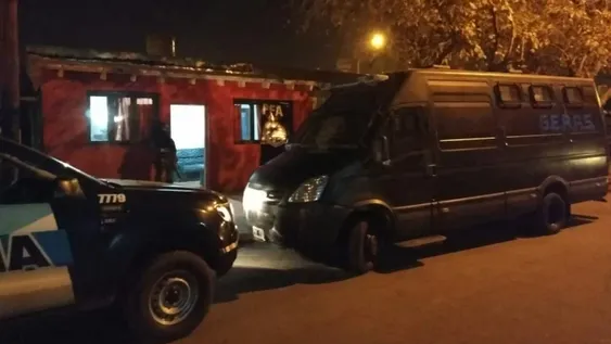 Detuvieron a cinco personas que integraban una banda narco