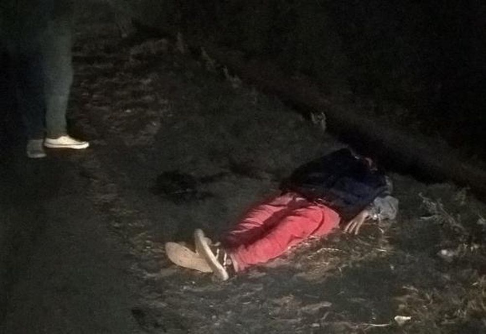 Por rebasar a otro auto, arrolló y mató a un niño