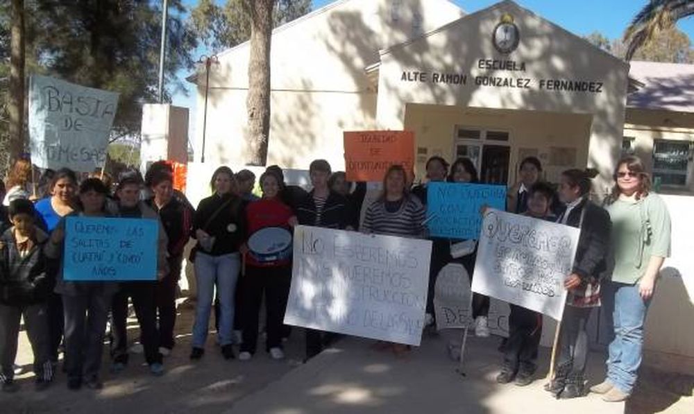 Jáchal: 3 escuelas sin   clases porque padres y alumnos las tomaron