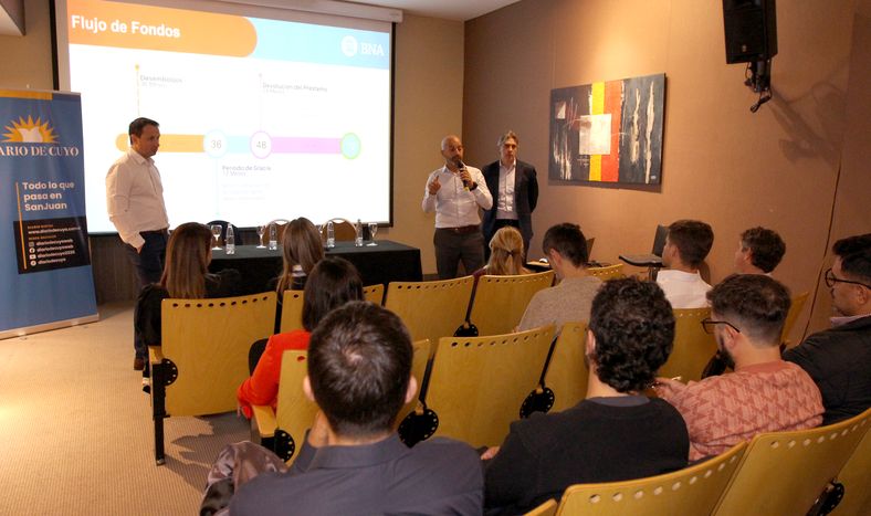 Empresarios y referentes del sector constructor participaron de la jornada organizada en el Bono Park de San Juan.