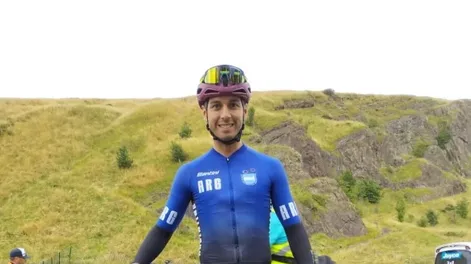 Nico Tivani no pudo terminar el Mundial que terminó consagrando a Van der Poel