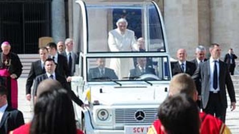 Subastarán el papamóvil