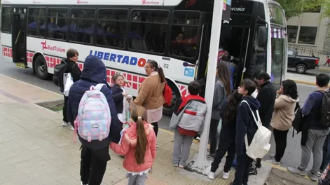 Diario de Cuyo | REQUISITO  OBLIGATORIO. Los alumnos deberán presentar credencial o vestir guardapolvo o uniforme para poder acceder al boleto escolar gratuito.