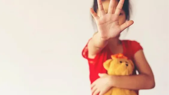 Va preso casi 19 años por abusar de su propia hija y violar a su hijastra cuando eran menores