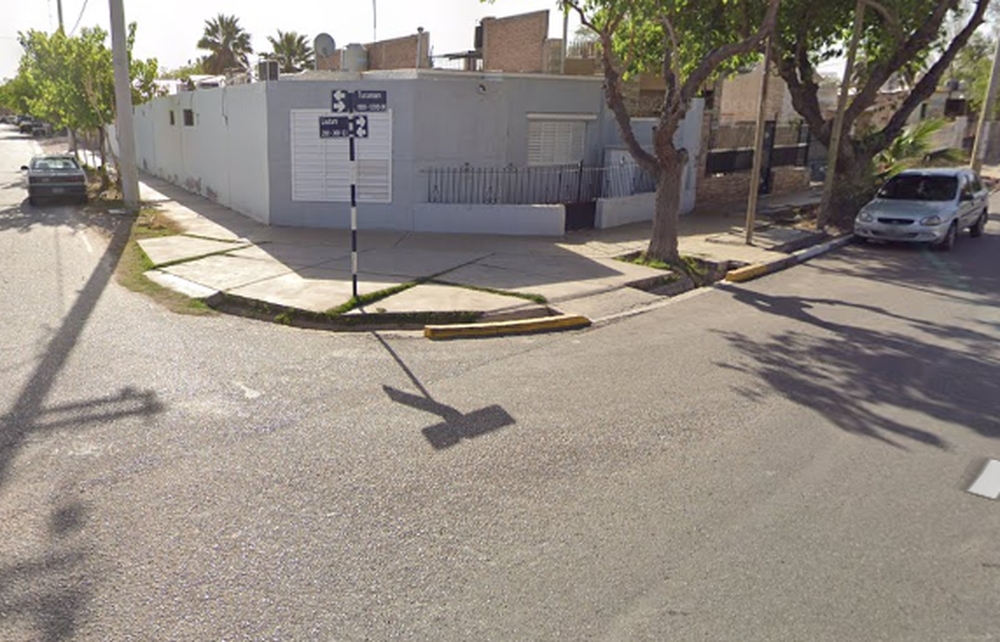 Circulaba haciendo zigzag en su camioneta y cuando lo paró la policía les ofreció dinero