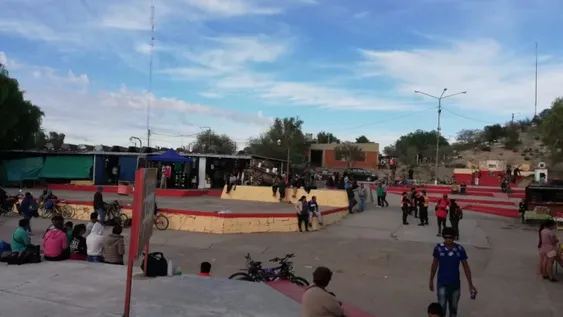 Picnic de padres en la plaza por los chicos que buscan entrar a los preuniversitarios