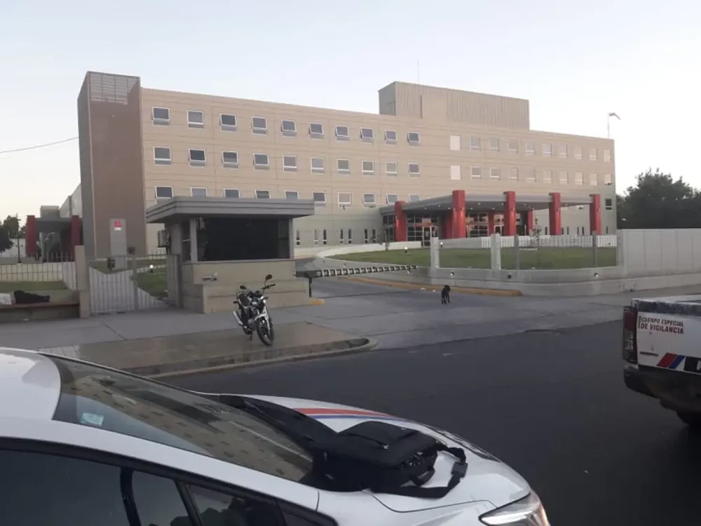 Vive en la calle y su ex la buscó para pegarle y amenazarla con matarla con un destornillador