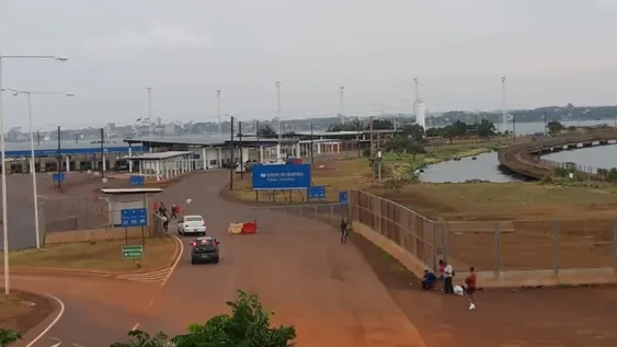 El Gobierno no descarta volver a cerrar las fronteras ante el riesgo por la variante ómicron