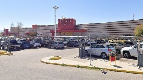 Roban unos 10 millones de pesos del interior de una camioneta estacionada en el Hiper