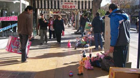 Con el Día del Niño, volvieron los vendedores ambulantes