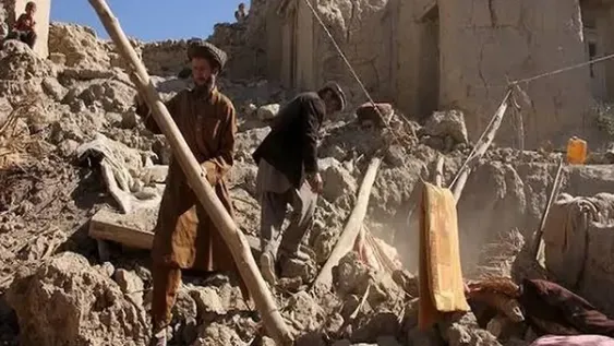 Histórico sismo sacude a Afganistán: mil muertos