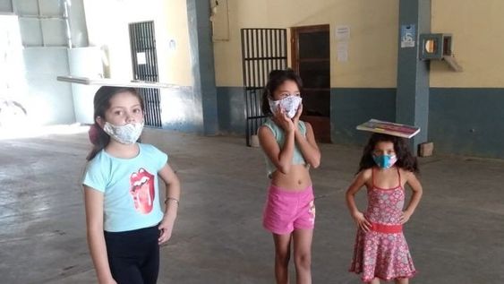 Una escuela de modelos para ayudar a superar la crisis emocional y de plata