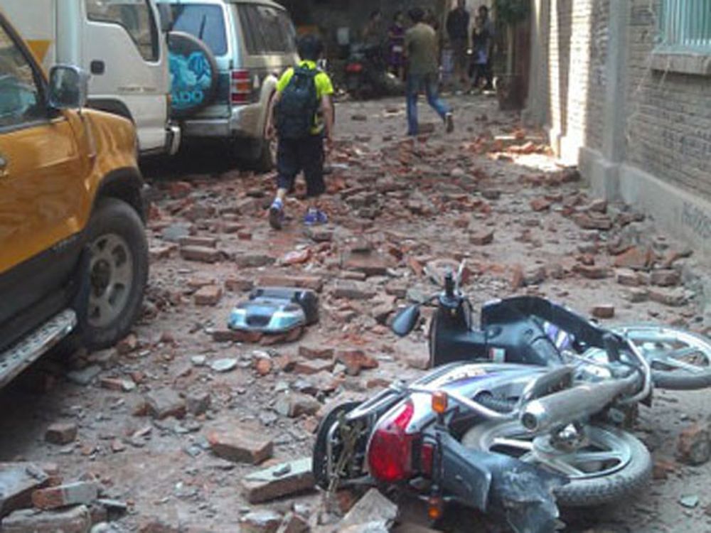China: un sismo dejó al menos 43 muertos y 150 heridos