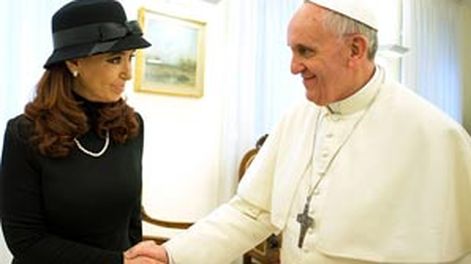 Un mate y una chalina los regalos de CFK a Francisco