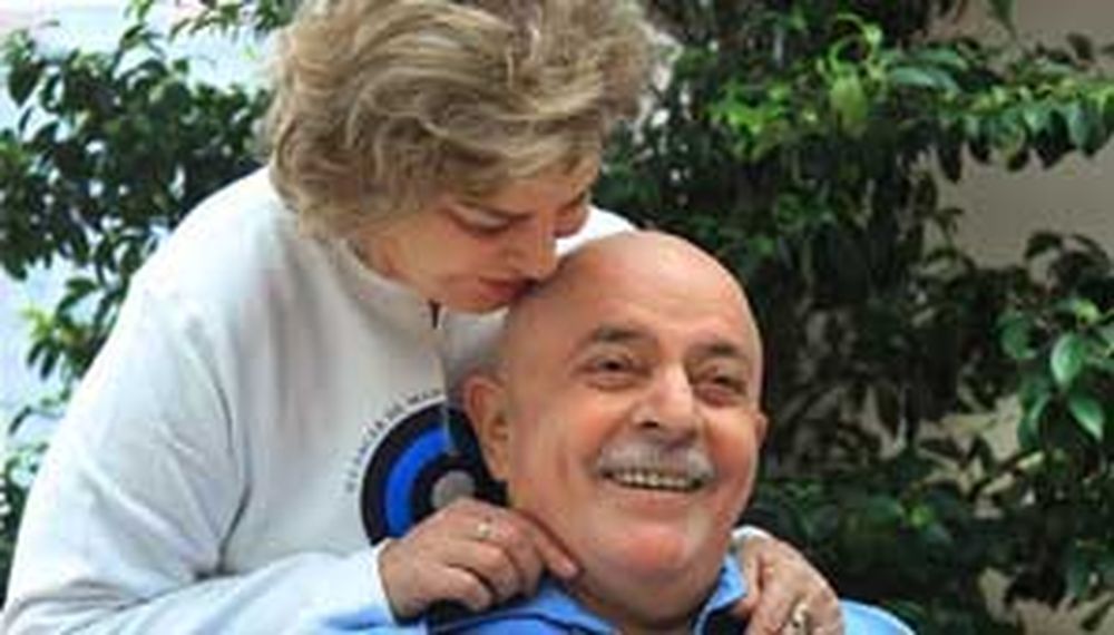 Lula se afeitó la cabeza antes de los efectos de la quimioterapia