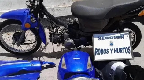 Realizaron cinco allanamientos para recuperar una moto robada