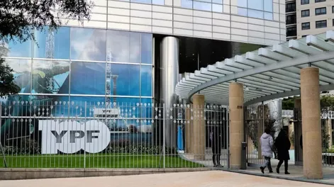 Causa YPF en EEUU: el Gobierno descubrió filtraciones y sospecha de venta de información de empleados del Estado