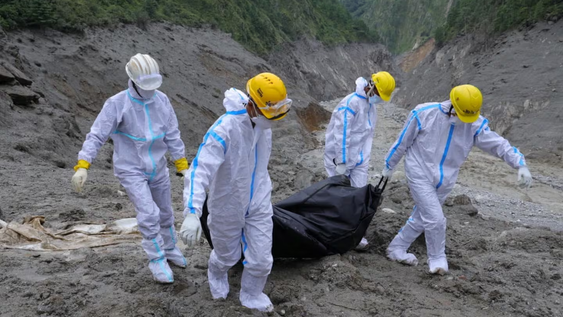 nepal: la devastadora riada ya dejo mas de 1120 muertos y casi 4900 desaparecidos