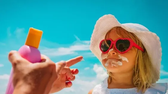 Los 10 consejos para cuidar a los niños en la exposición solar