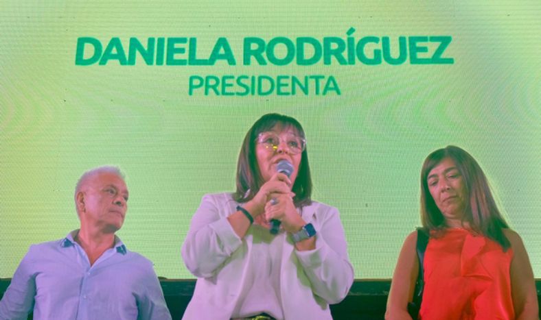 Al centro, Daniela Rodríguez.-