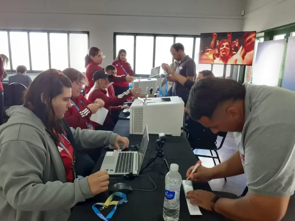 El arduo trabajo del área de acreditaciones con el foco puesto en la prensa extranjera