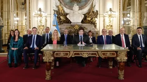 Javier Milei dijo que la Argentina recibirá USD 32 mil millones y afirmó: “Eliminamos el cepo para siempre”