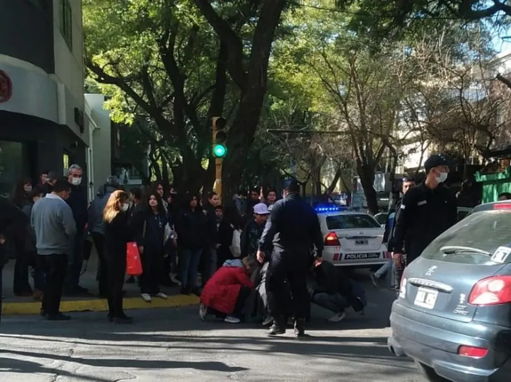 Caos en el microcentro por un nene atropellado por una moto