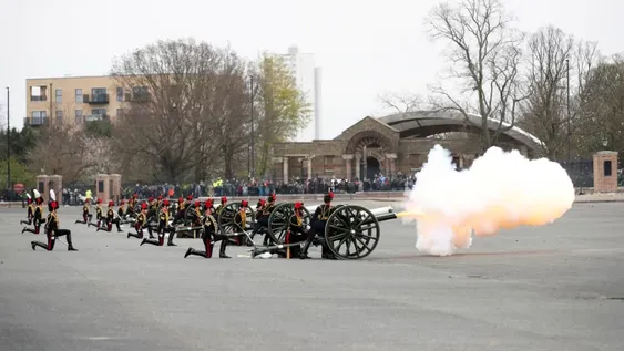 Sólo 30 personas en el funeral de Felipe