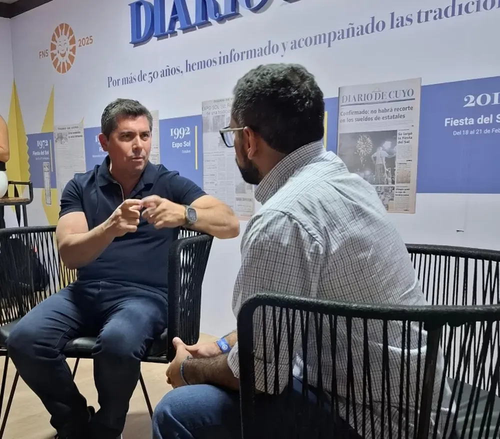 Marcelo Orrego en el stand de DIARIO DE CUYO.-