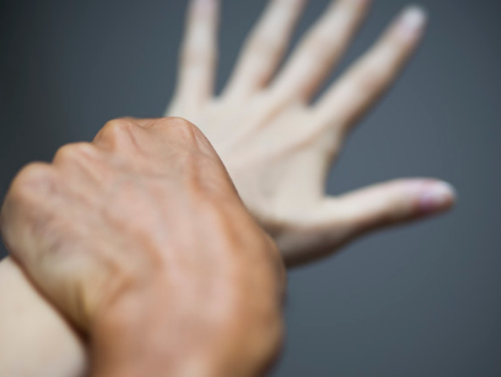 En un ataque de celos, molió a golpes a su ‘novia’ menor de edad y la mandó al hospital