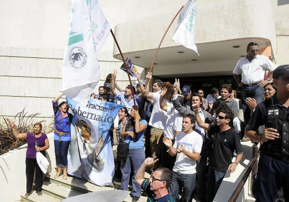 Jóvenes giojistas arman un acto masivo por el SI