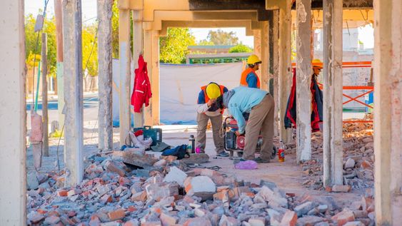 Ya comenzó la construcción del SUM y del paseo para niños en el Barrio Aramburu, Rivadavia.
