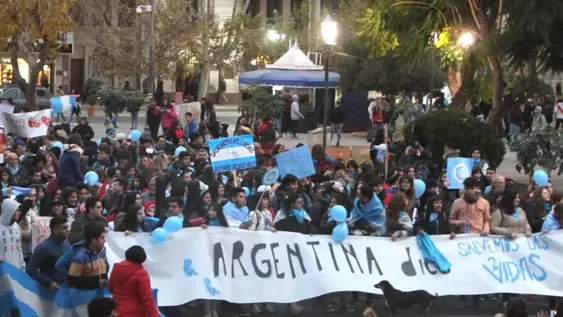 Los sanjuaninos les marcan la cancha a los legisladores: el 79% pide que voten contra el aborto