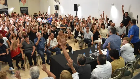 Para trabajar en la unidad, Uñac invitó a todos los miembros del frente oficialista