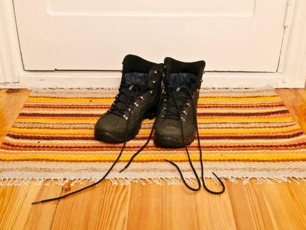 Qué tan necesario es sacarse los zapatos al llegar a casa