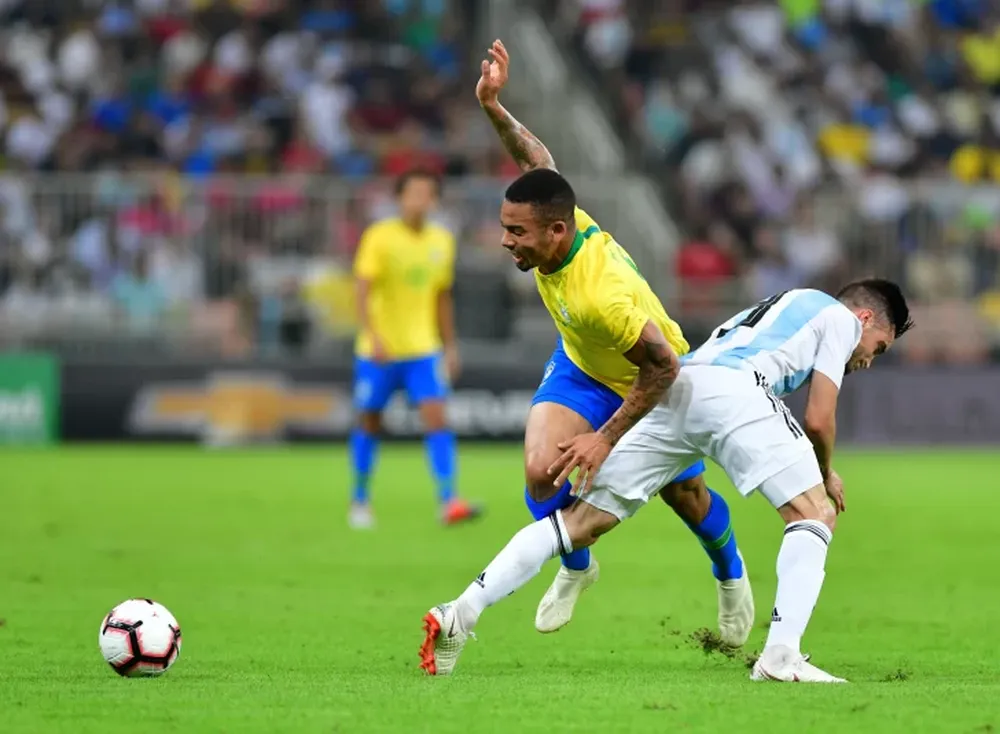 Argentina perdió con Brasil por un gol agónico y Scaloni perdió el invicto