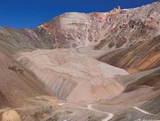 Los glaciares continúan teniendo protección automática, pero las geoformas como los glaciares de escombro (foto), pueden ser retirados del inventario si prueban que no tiene relevancia hídrica. Los glaciares continúan teniendo protección automática, pero las geoformas como los glaciares de escombro (foto), pueden ser retirados del inventario si prueban que no tiene relevancia hídrica.