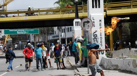 Dos muertos por un ataque durante la consulta opositora en Venezuela