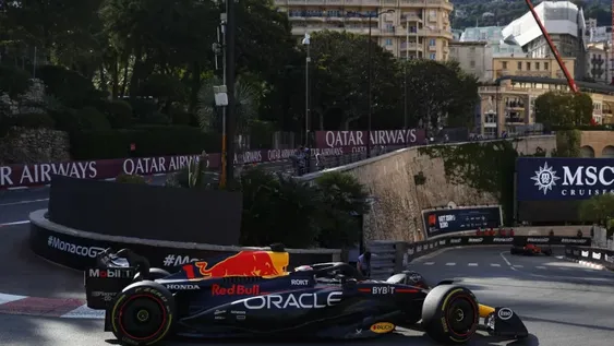 Verstappen marcó el paso en los ensayos