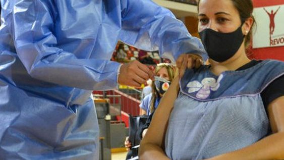 Salud le informó a gremios que vacunarán a otros grupos docentes