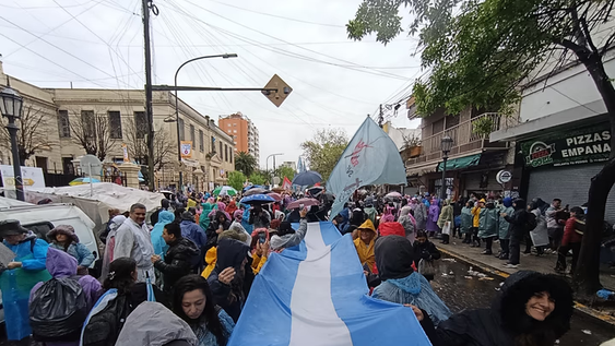peregrinacion a lujan: la lluvia no frena a los fieles y ya marcha la virgen a la basilica