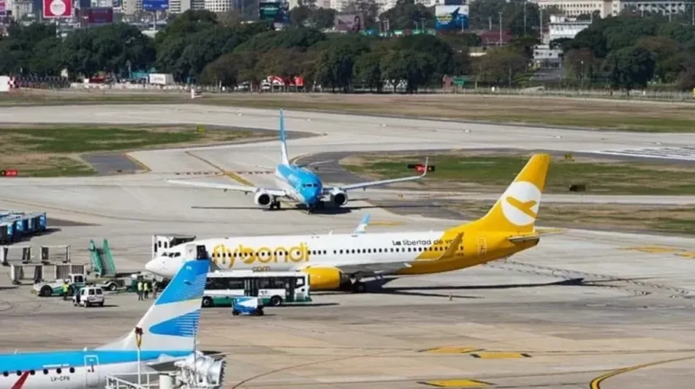 El Gobierno incorporó a Precios Justos a 4 aerolíneas y pautó aumentos tarifarios de 4% mensual